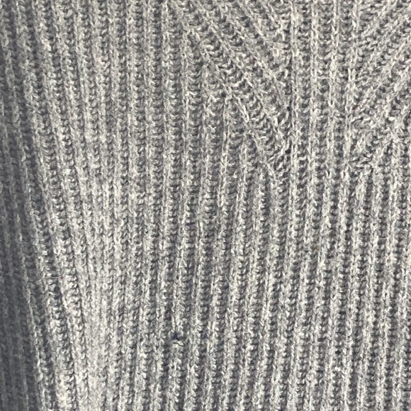 Women’s Pre Owned Madewell Medium Gray Merino Wool V Neck Sweater - Picture 2 of 9